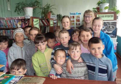 126 Волонтерское движение. Волонтер Черепанова Яна и учащиеся 8 класса. 2018 год